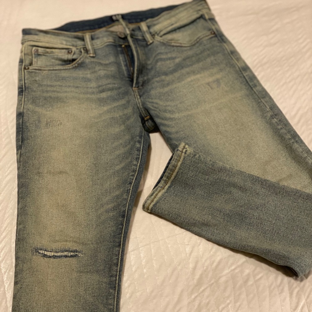 Never Worn Gap Lightly Distressed Skinny Jean